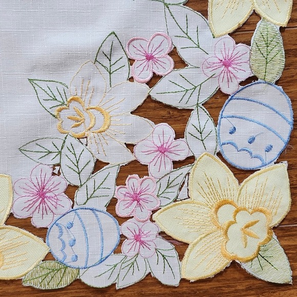 Springtime Daffodil Tablecloth 86 x 62 Inch Rectangle  #34 - Picture 1 of 7